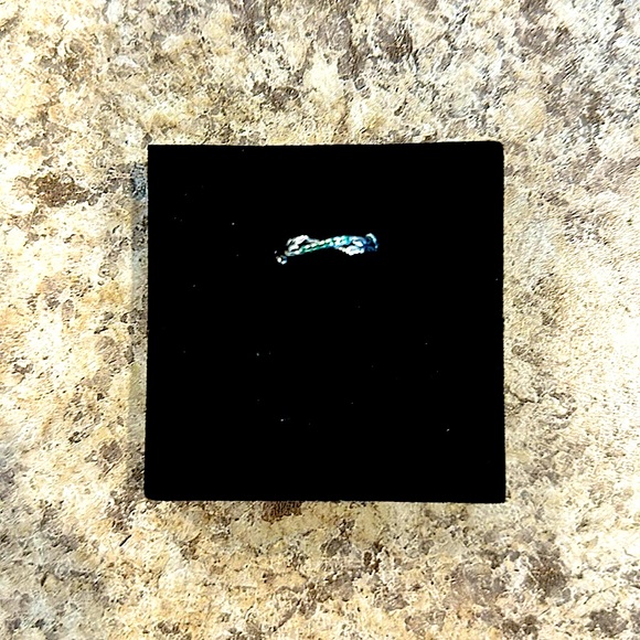 New Sterling silver size 6 ring with little green stones. Very cute - Picture 1 of 4